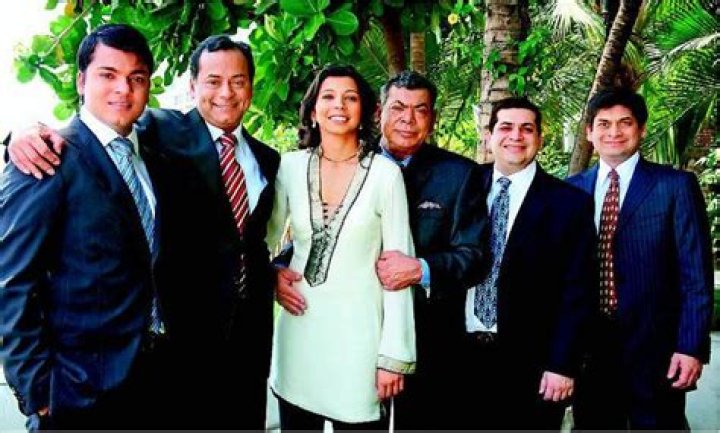 Ravi Ruia Family - Celebrity Family